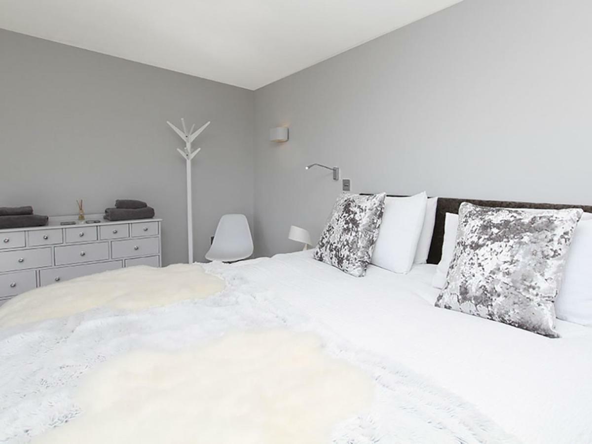Rhyd Angharad Barns Villa Llanrhyddlad Екстериор снимка